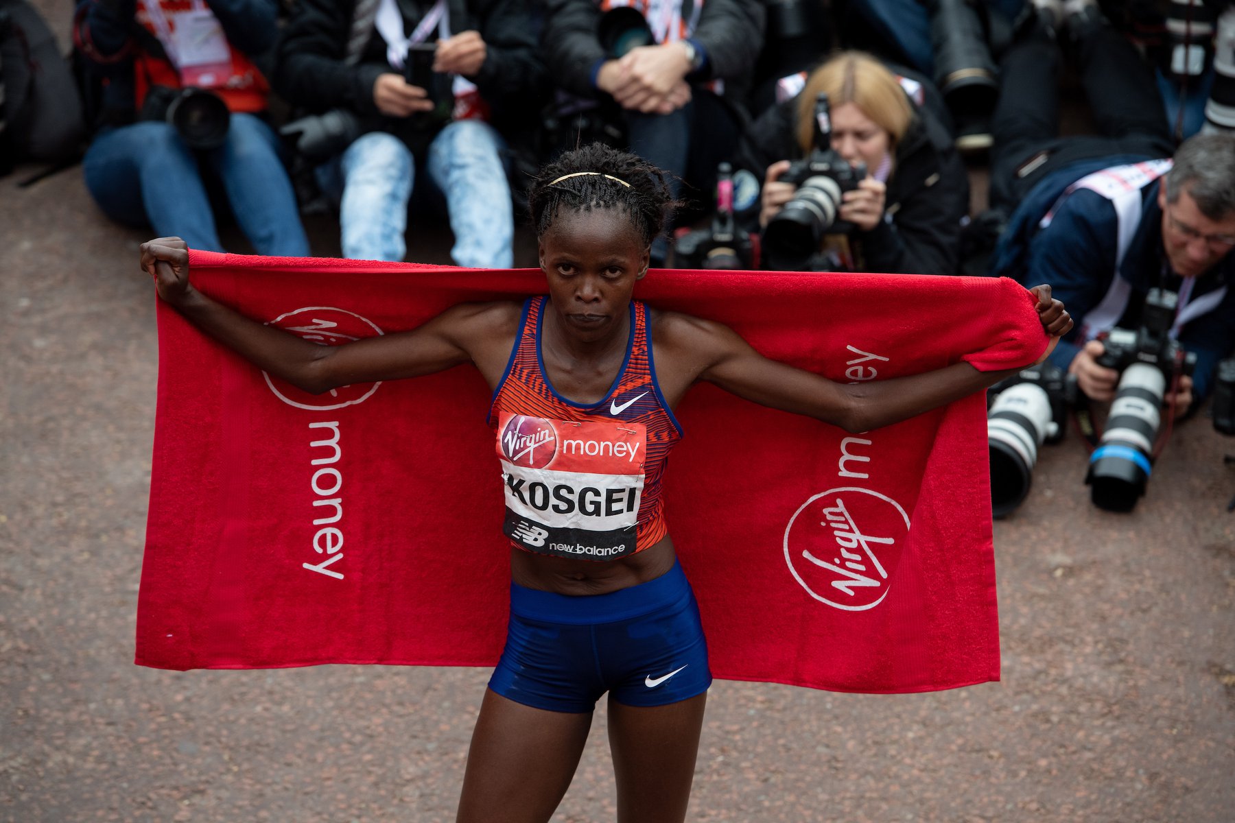 Khoảnh khắc về đích và kết quả chung cuộc London Marathon 2019 Khoảnh khắc về đích và kết quả chung cuộc London Marathon 2019
